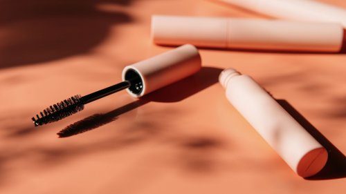 Nur 4 Euro: Diese dm-Mascara ist ideal für Schlupflider und verschmiert nie