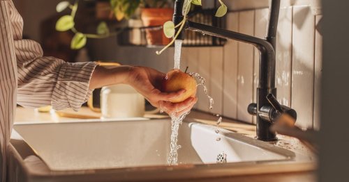 Gefährlicher als gedacht: Darum sollten Sie NIEMALS warmes Wasser aus dem Hahn trinken
