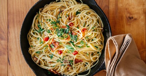 Alles aus einem Topf: Einfaches Rezept für Parmesan-Spaghetti mit Knoblauch