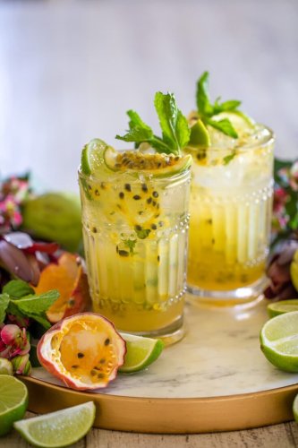 20 Summer-Inspired Cocktails & Mixed Drinks to Lift Your Spirits 🍹