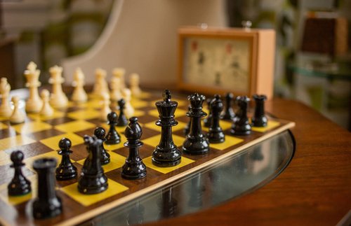 "The Queen’s Gambit”: Your Best Moves If You Want to Check Its Kentucky Setting