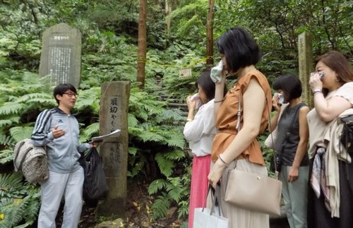 Japan’s “Crying Therapy” Walking Tours Seek Healing Through Sob Stories