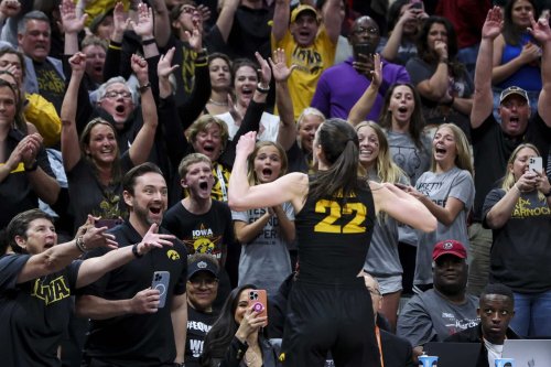 Iowa Pauses Season-Ticket Sales for Women’s Basketball