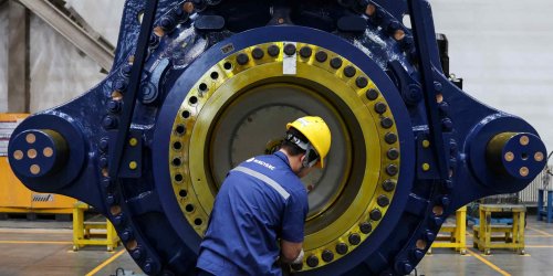 China's GDP growth rate slows sharply to 4.3% in second quarter