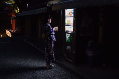 Stunning Portrait about Loneliness in Japan