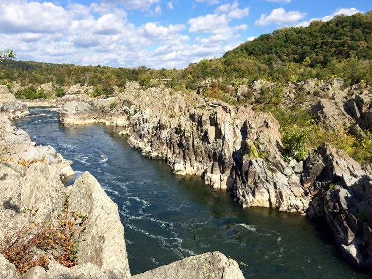 Great Falls Park River Trail Hike to Waterfalls and Views Near DC