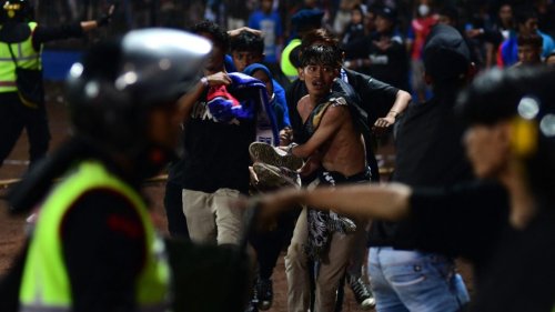 Stadion-Tragödie in Indonesien: Offenbar mindestens 170 Tote