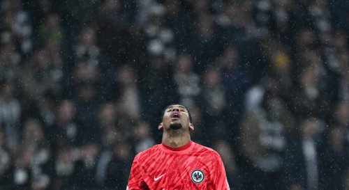 Frankfurt noch ohne Torwartplan nach langem Santos-Ausfall
