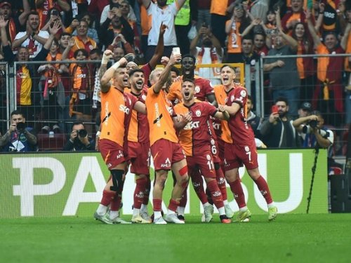 Torhüter Muslera trifft: Galatasaray feiert Titel-Hattrick