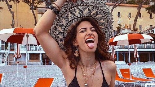 How to Accessorize for the Beach Comfortably and in Style