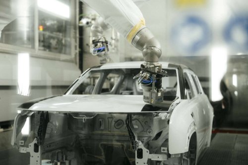 Renault frappe fort avec un nouveau procédé innovant pour la peinture de sa R4 E-Tech