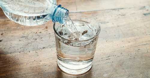 Cette astuce simple permet d’éliminer les microplastiques de votre eau
