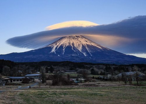 Phénomène météo extraordinaire : l'incroyable nuage du mont Fuji