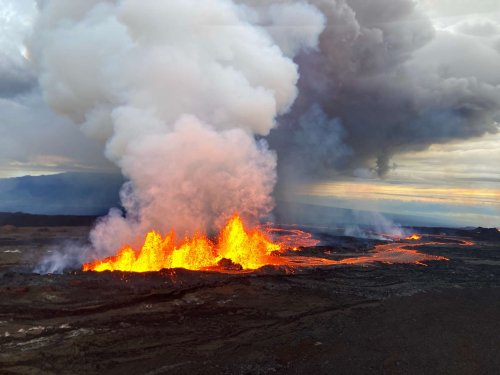 En images : l’éruption spectaculaire du plus grand volcan de la planète