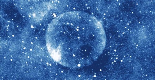 Personne ne l’avait jamais vu auparavant : un cercle parfait qui flotte dans la Voie lactée déroute les astronomes !