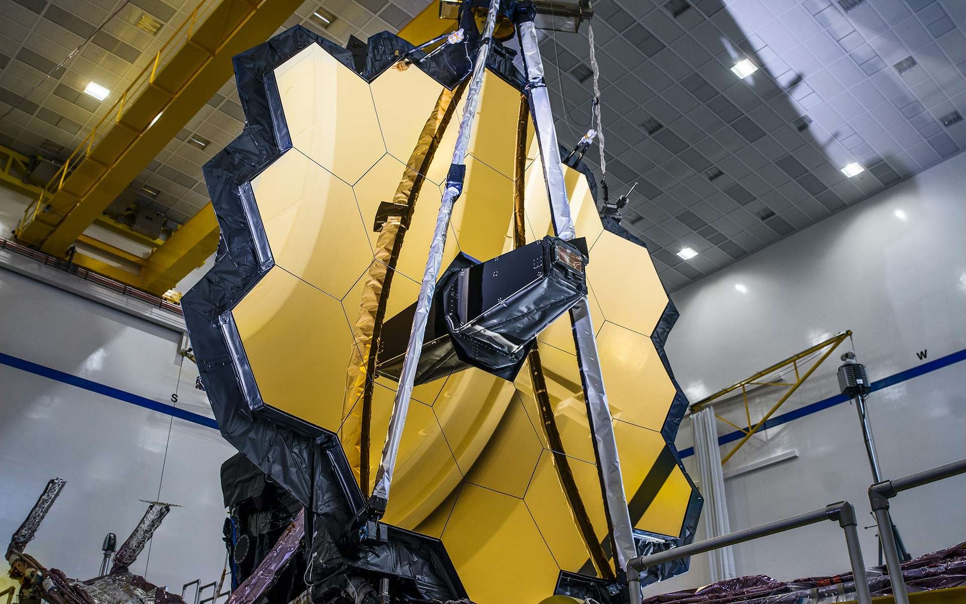 Le télescope spatial James Webb déploie pour la première fois son miroir en conditions quasi réelles