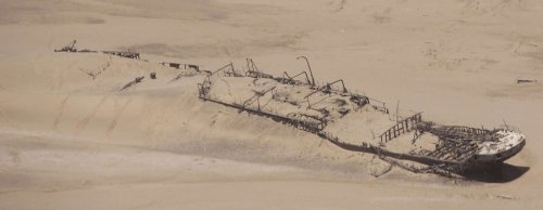 Mais que fait ce navire portugais vieux de 500 ans et rempli de trésors au milieu du désert ?
