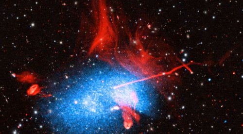 Une spectaculaire collision de trois amas galactiques sous l'œil de plusieurs télescopes