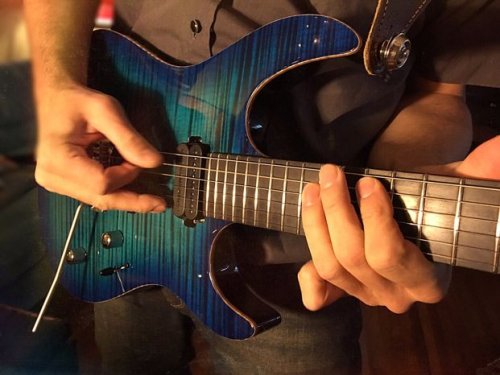 How Guitarists Can Build Super-Human Legato Chops