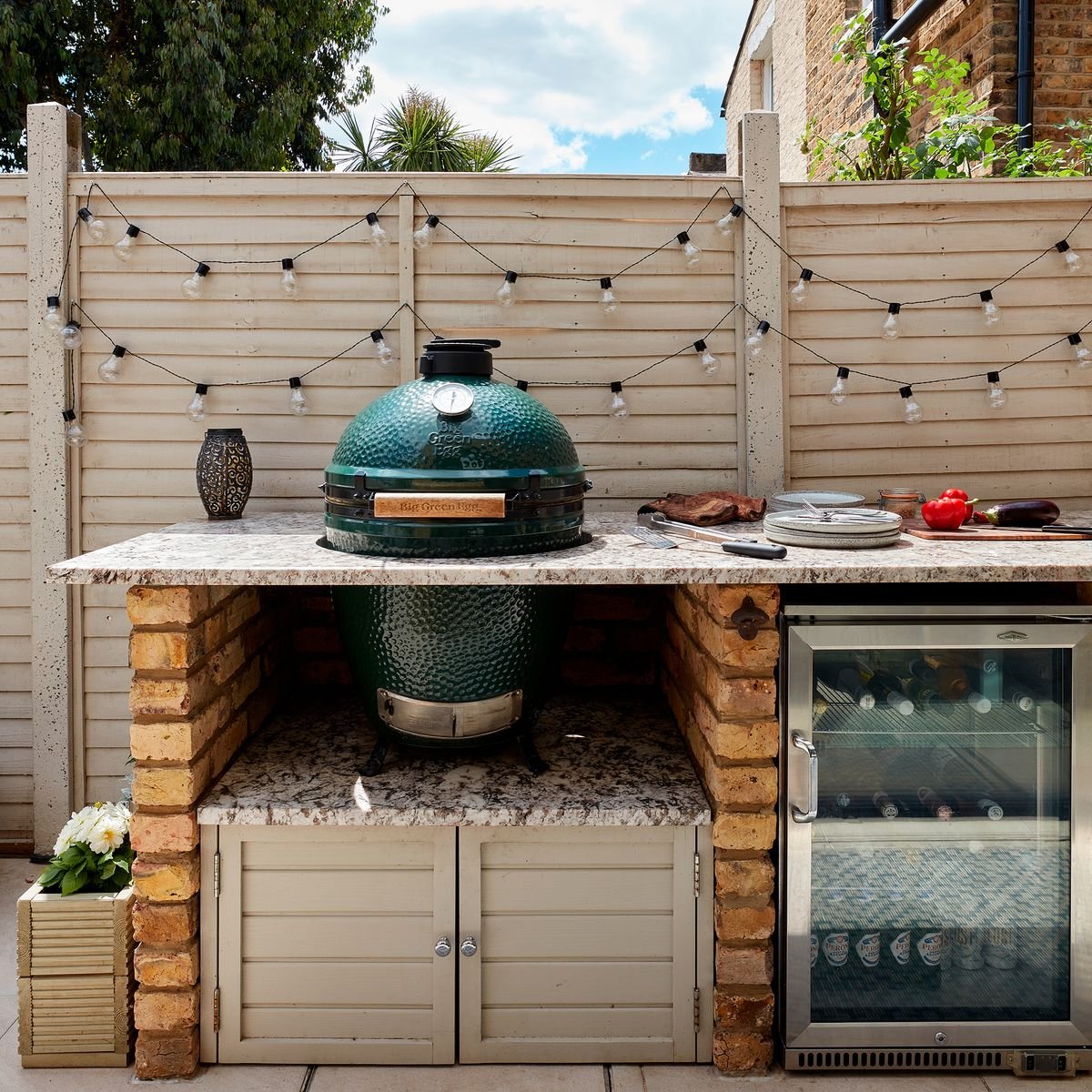 How to build an outdoor kitchen for a social and functional alfresco space