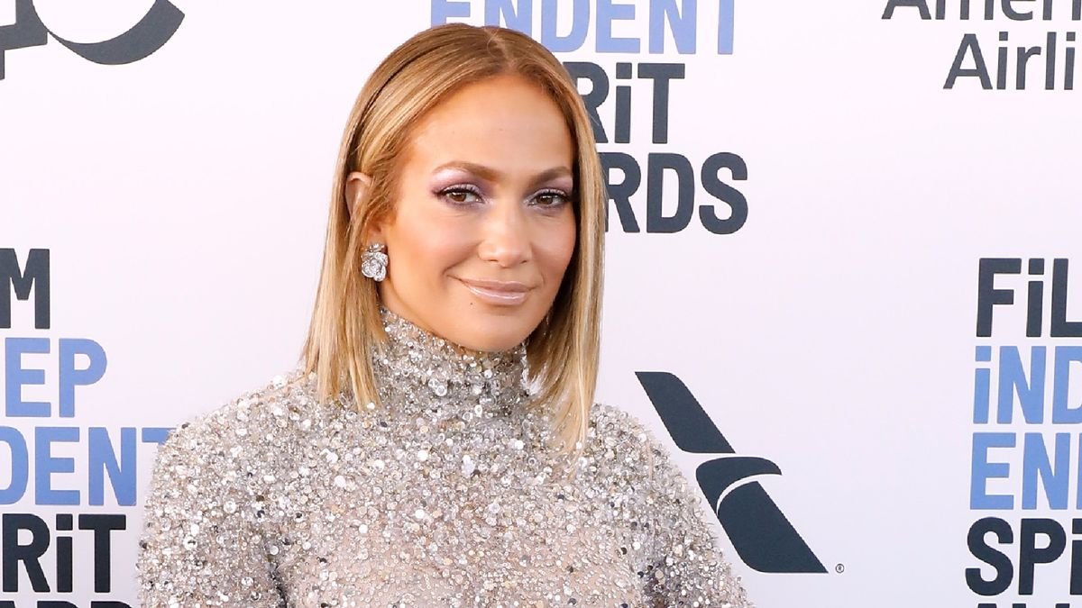 Jennifer Lopez's manicurist just proved the vanilla chrome mani is this summer’s biggest nail trend