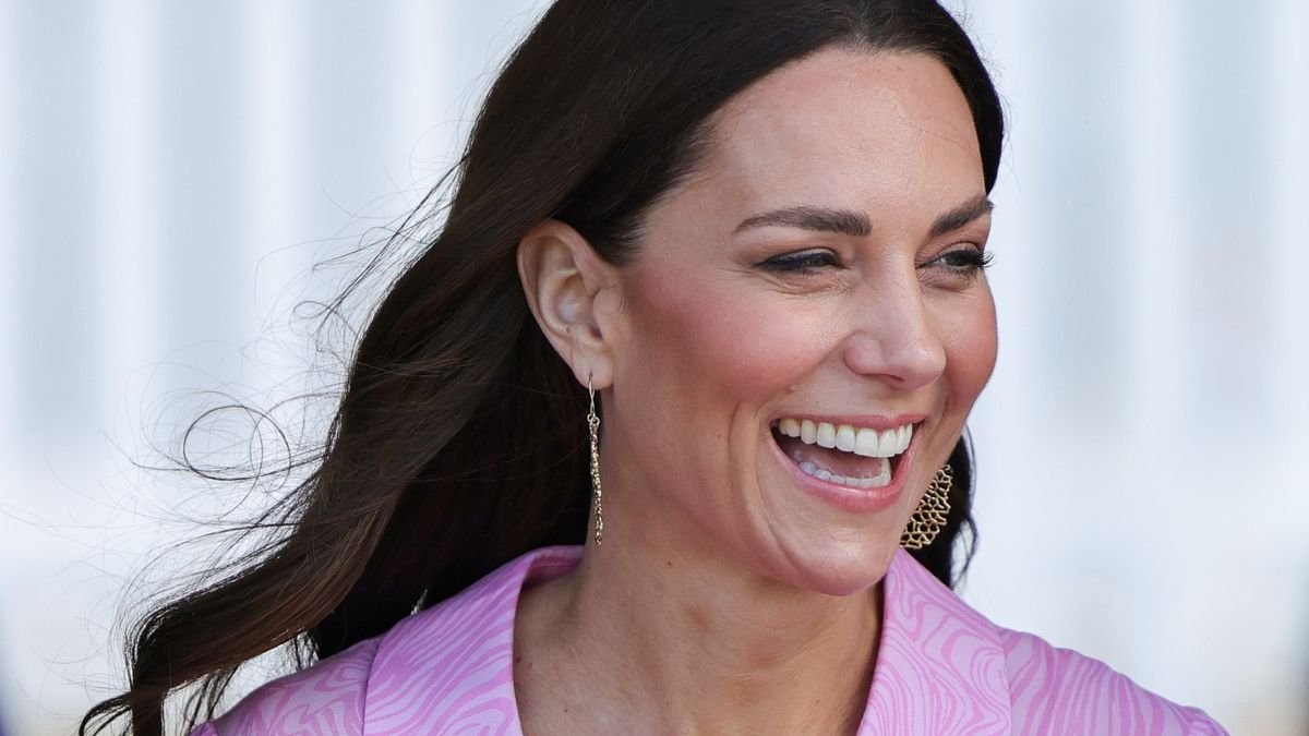 Where to buy Kate Middleton's designer clutch bag that she has in 12 colors to match any outfit