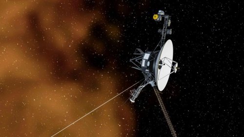 Voyager 1 sends strange signals from beyond the solar system. Scientists are confused.
