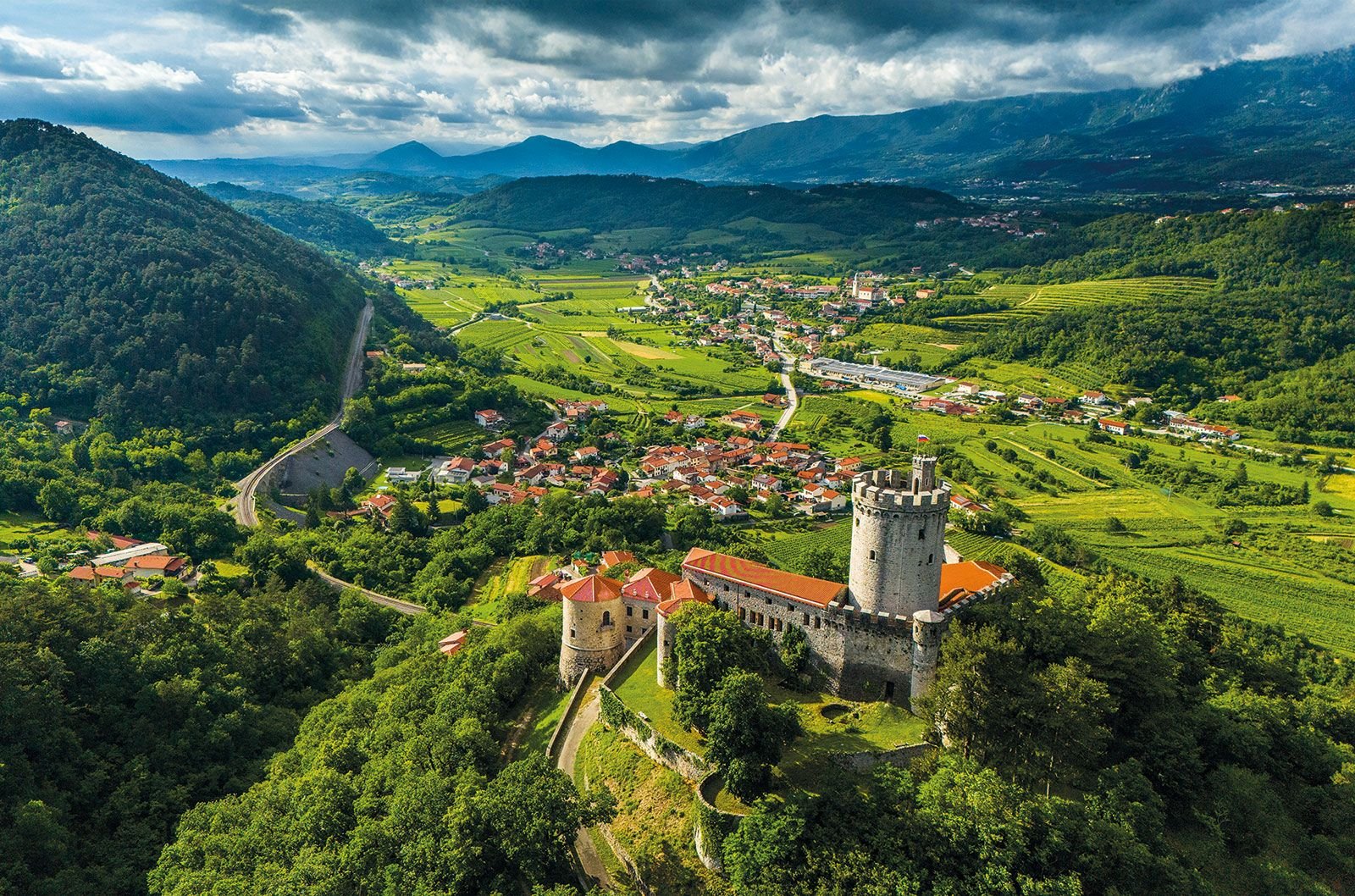 Cycling tour in Western Slovenia: Five great bike routes with wineries and stunning views