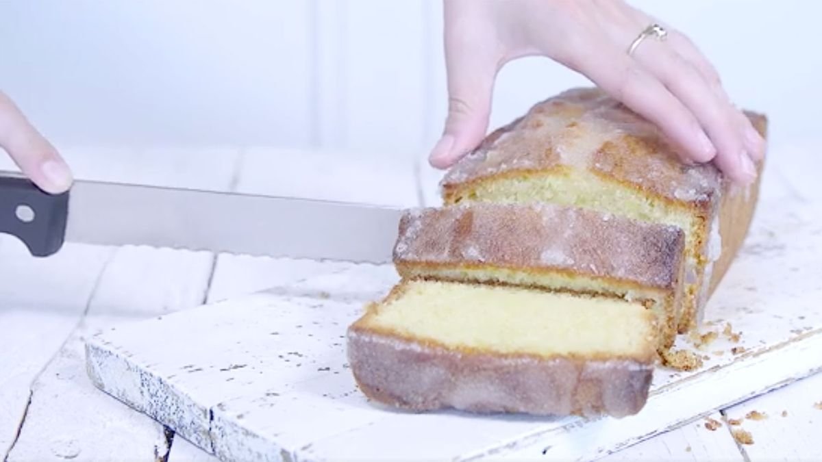 Mary Berry’s Lemon Drizzle Cake