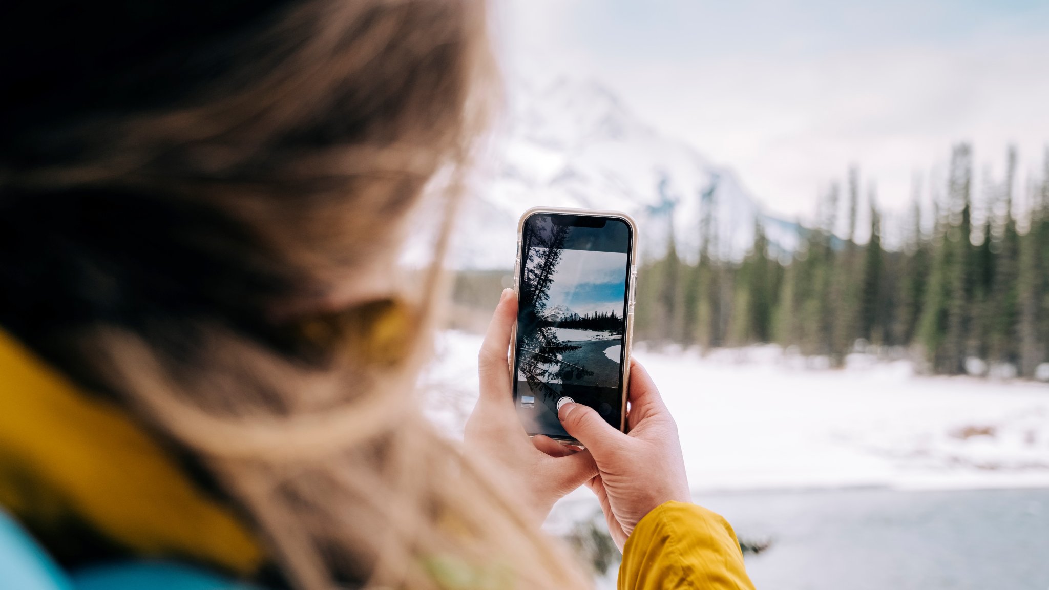 How to keep your phone warm in cold weather: 6 easy tips