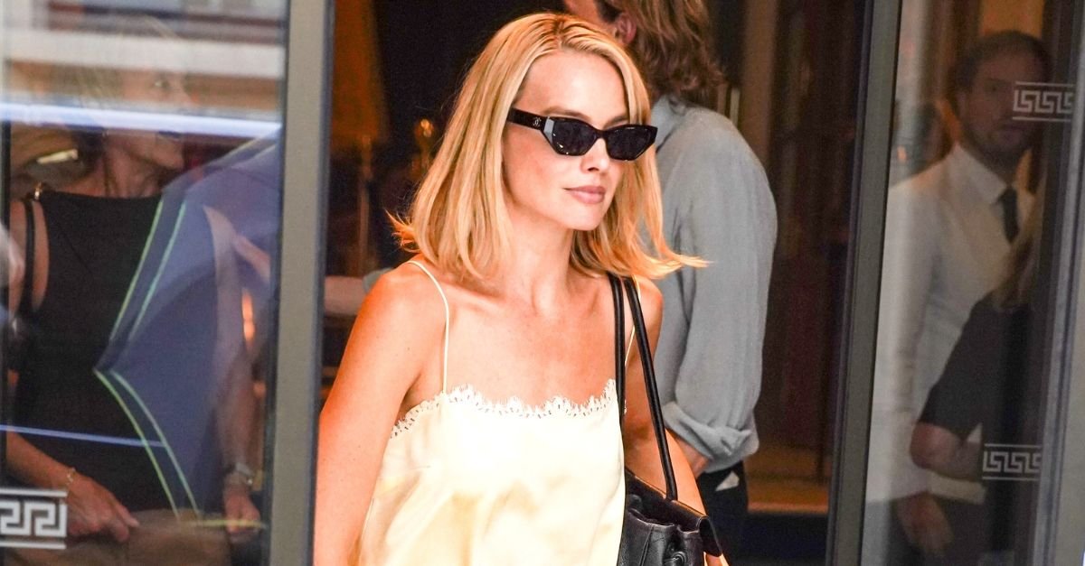 I'm Done With Sandals—This Closed-Toe Shoe Looks Just as Chic With Skirts