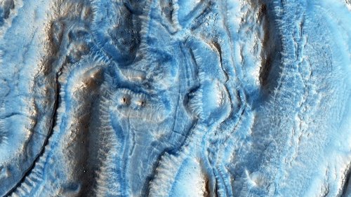 Mars glaciers were slowed by fast drainage and weak gravity, scientists suggest