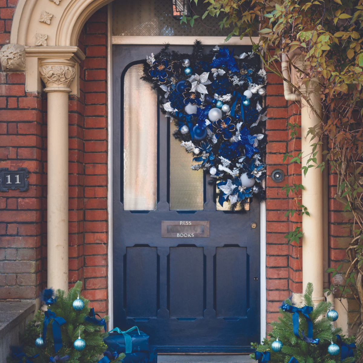 How to decorate a front door for Christmas - a step-by-step guide