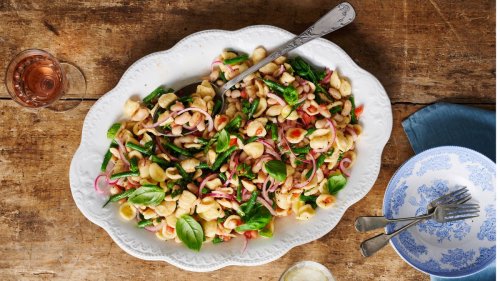 Tomato, bean and basil pasta salad