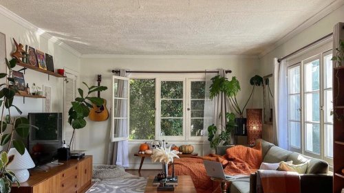 What color should a ceiling be in a small living room? Designers weigh in