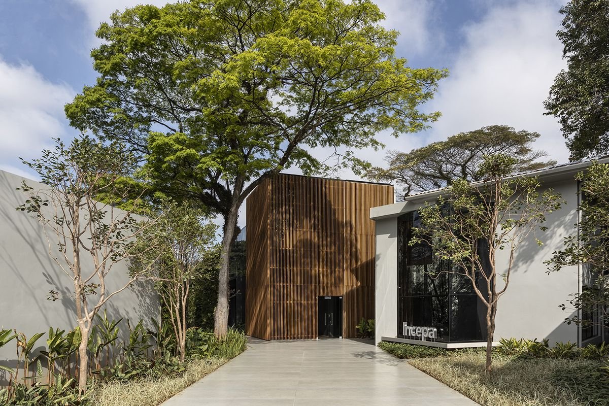 Roca São Paulo Gallery’s architecture is a tribute to the Atlantic Forest