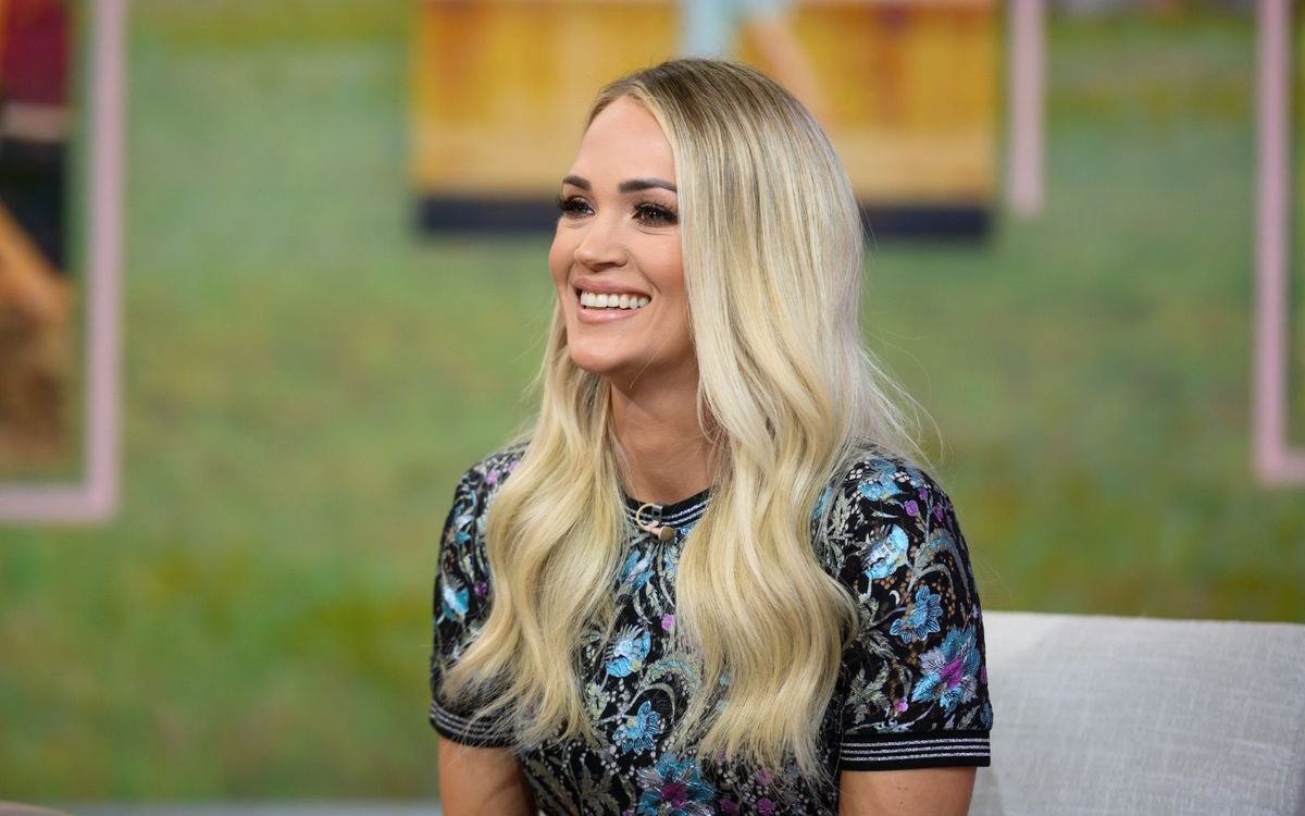Carrie Underwood's country kitchen proves that monochromatic spaces can be warm and inviting