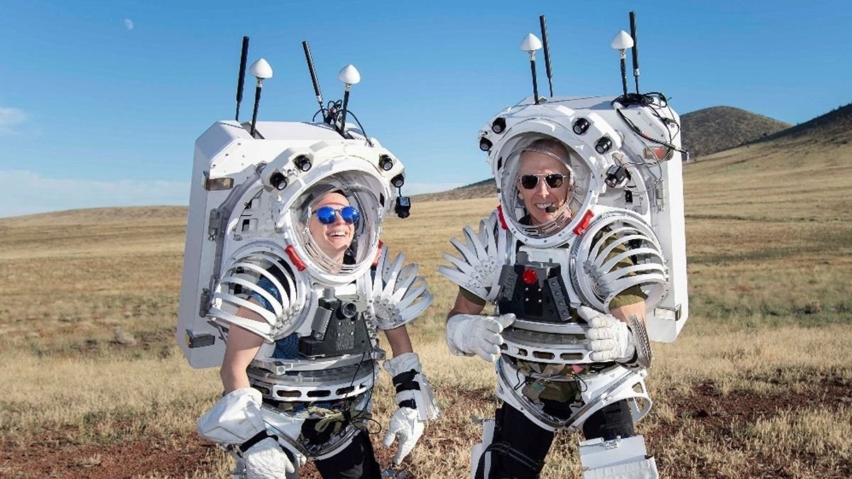 NASA astronauts 'moonwalk' in the Arizona desert for our lunar future