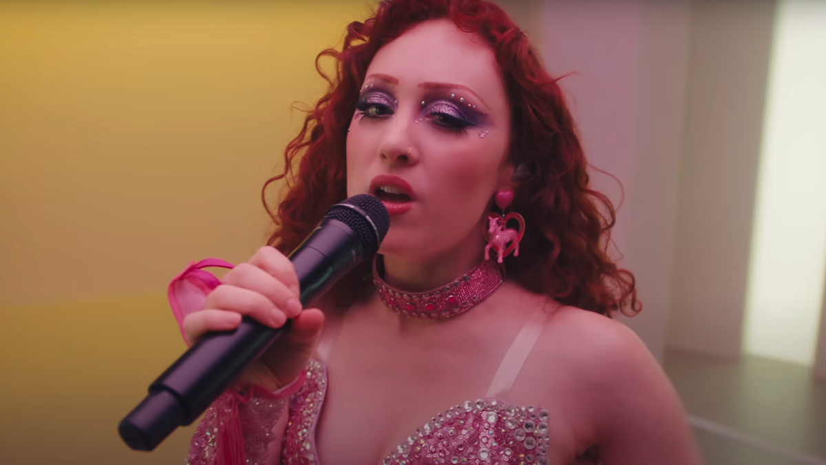 'We Pull From Drag, We Pull From Horror Movies': Chappell Roan Talks Fashion (Wildly) With Jimmy Fallon And Where Her Inspo Comes From