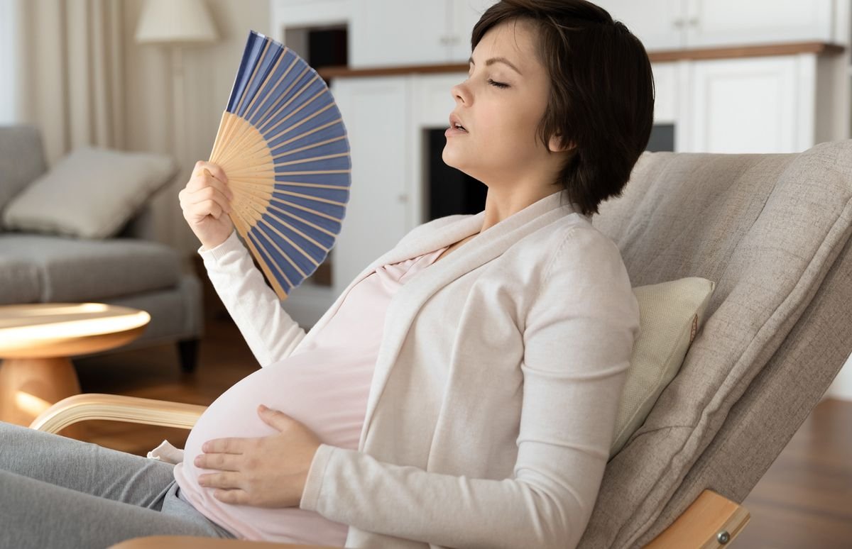Hot flashes in pregnancy - why do I feel hot and what helps?