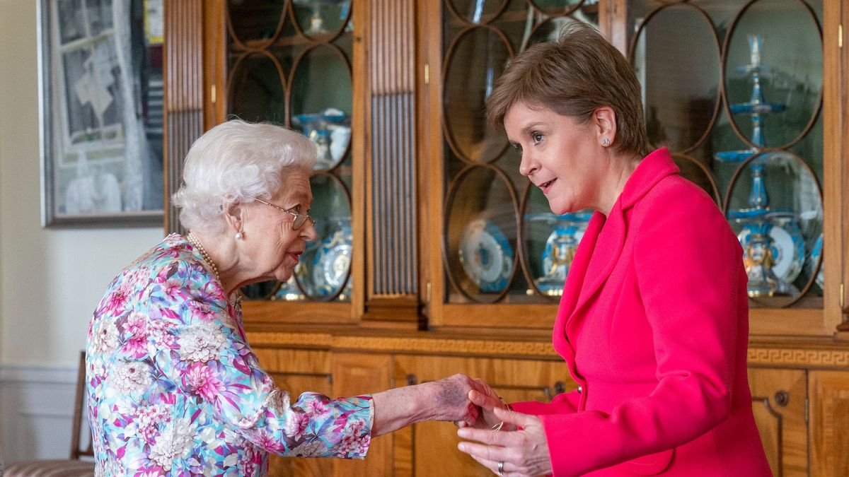 Queen makes beeline for Scottish whisky while chuckling with Nicola Sturgeon at third royal engagement in three days