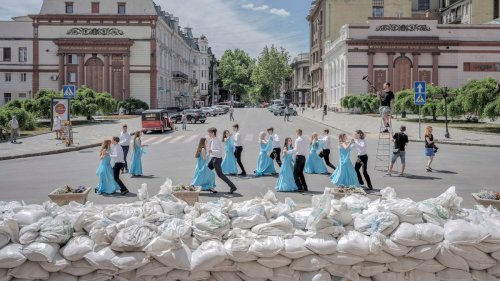 See the duality of modern life in Ukraine laid bare a new exhibition at Leica Gallery