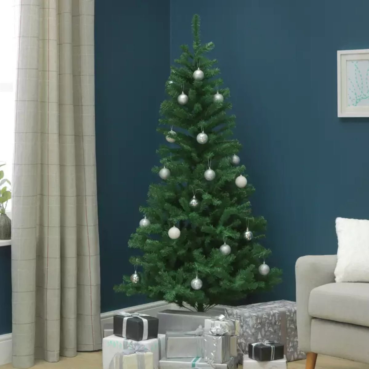 Our favourite budget Christmas tree is at its lowest-ever price this Black Friday for just £16