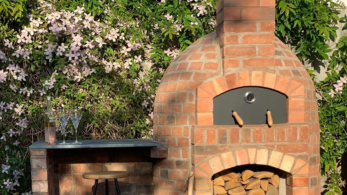 Before and after: see how a couple built an authentic DIY pizza oven in their garden