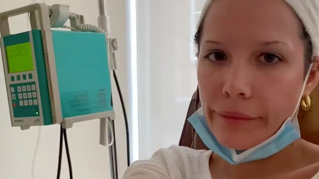 Halsey Reveals Exact Diagnoses After Alluding to Health Issues, Telling Fans \201cI’m Lucky to Be Alive\201d