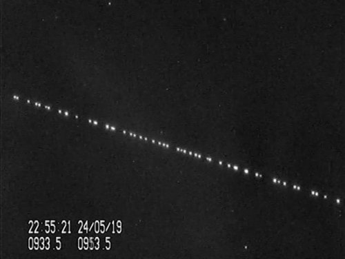 Wow! This Is What SpaceX's Starlink Satellites Look Like in the Night Sky