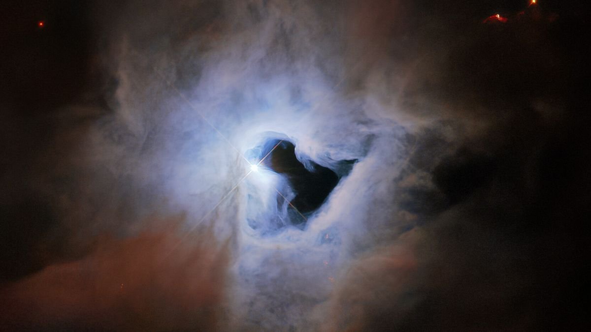 Hubble telescope peeks through 'cosmic keyhole' in stunning photo