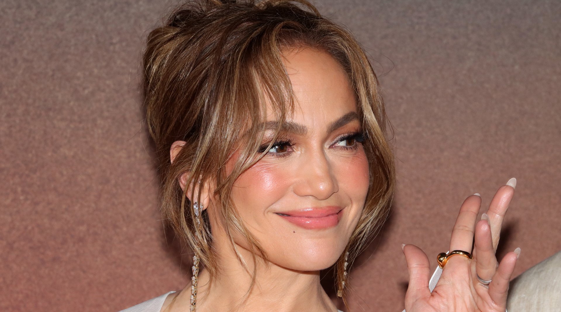 Jennifer Lopez Addresses \201cNegativity\201d in a Heartfelt Message to Her Fans Amid Ben Affleck Divorce Rumors, Tour Cancellation
