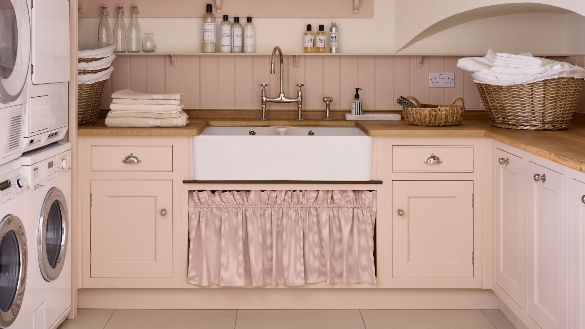 ALDI Just Launched an Extendable Clothes Dryer – It Folds Away in Seconds