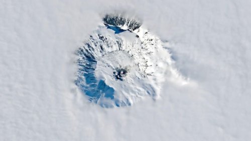 Antarctica is covered in volcanoes, could they erupt?